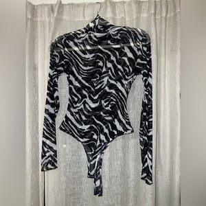 Naked Wardrobe mesh size S pants/M top zebra set